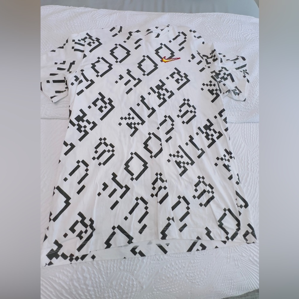 NIKE: Hoops T-Shirt - Size XL